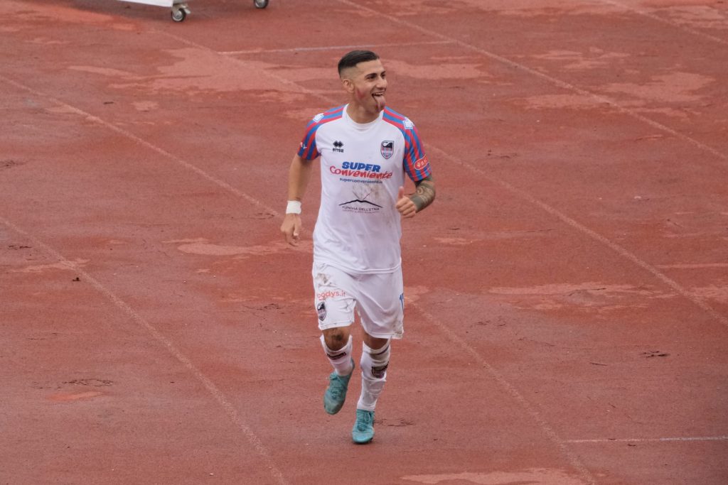 Russotto Il Catania vince anche in condizioni estreme, De Luca e Russotto trascinano i rossazzurri