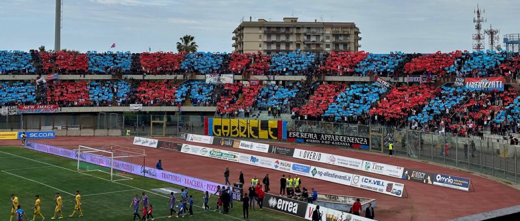Catania, la festa continua: i rossazzuri battono il Lamezia nella bolgia del Massimino